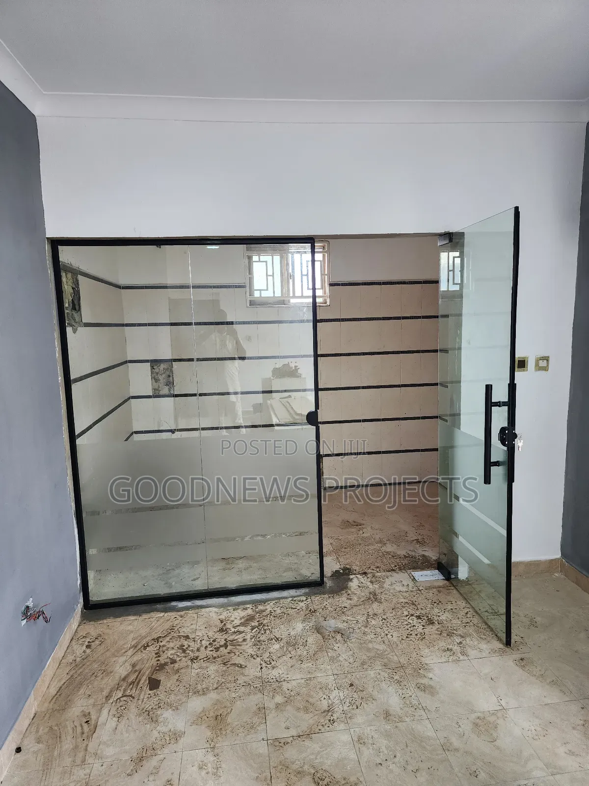 Office Glass Partitioning (Black Accessories