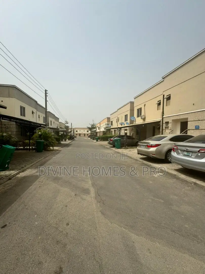4bdrm Duplex in Life Camp for rent