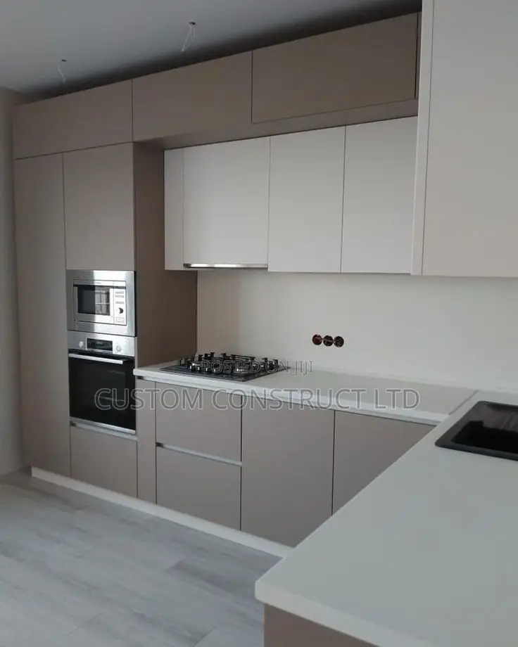 Classic Kitchen Cabinet With Functional Accessories