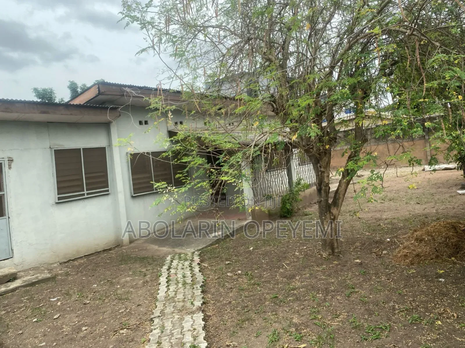 600sqm of Land With Structure on It