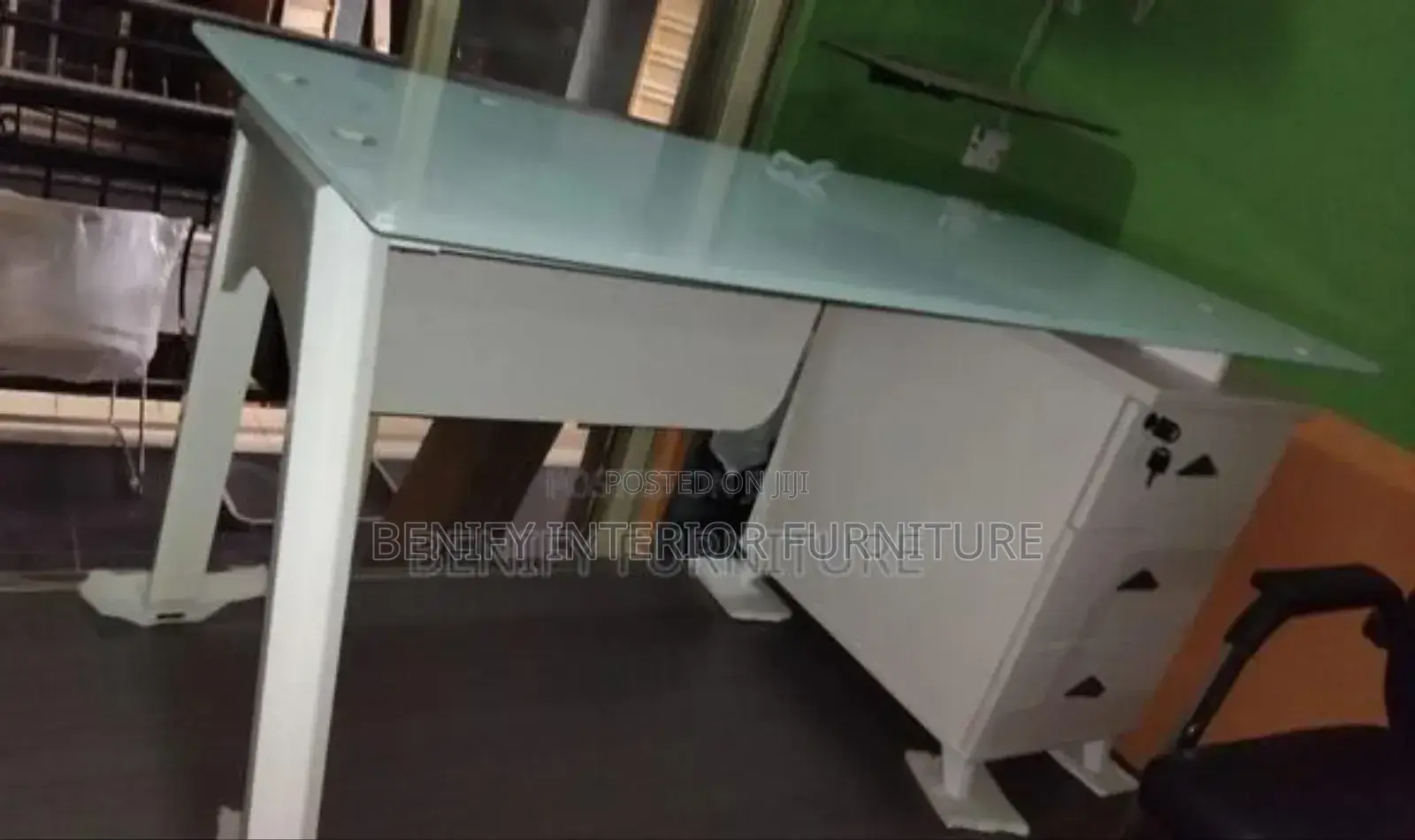 1.2 Meter Executive Table With Glass Top