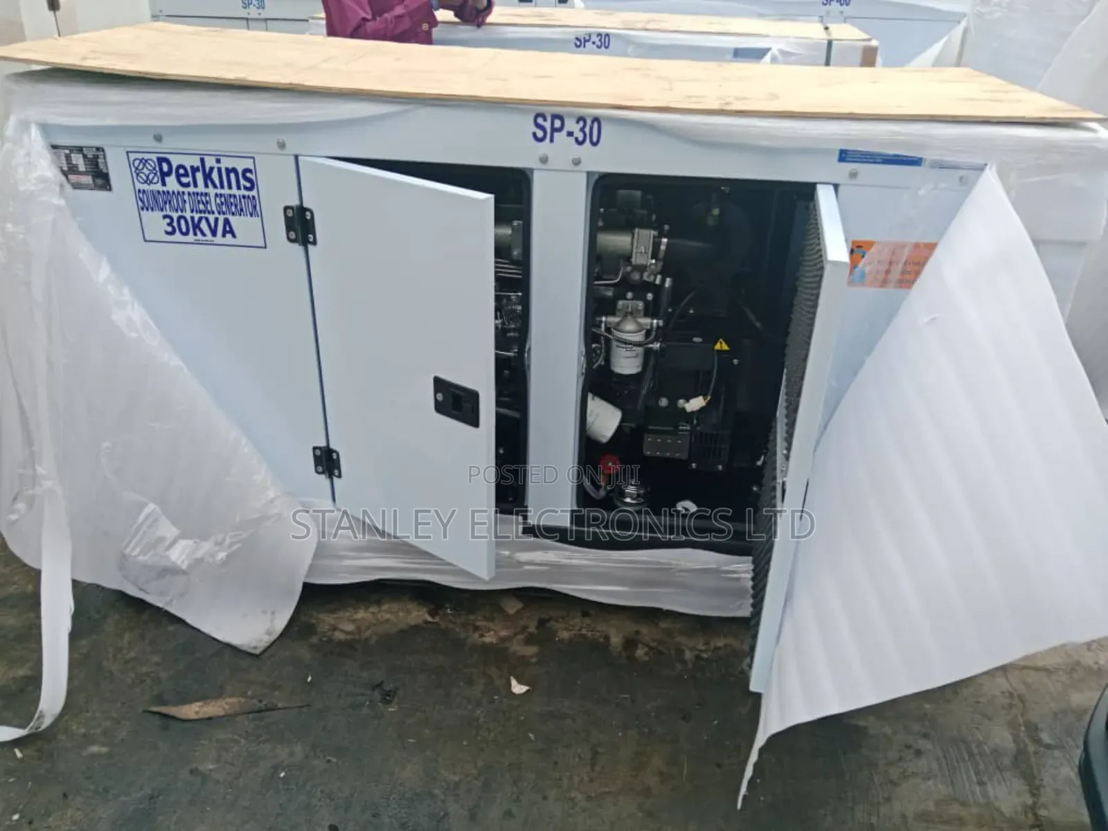 30kva Perkins Soundproof Generator Diesel 100%Cp Coil