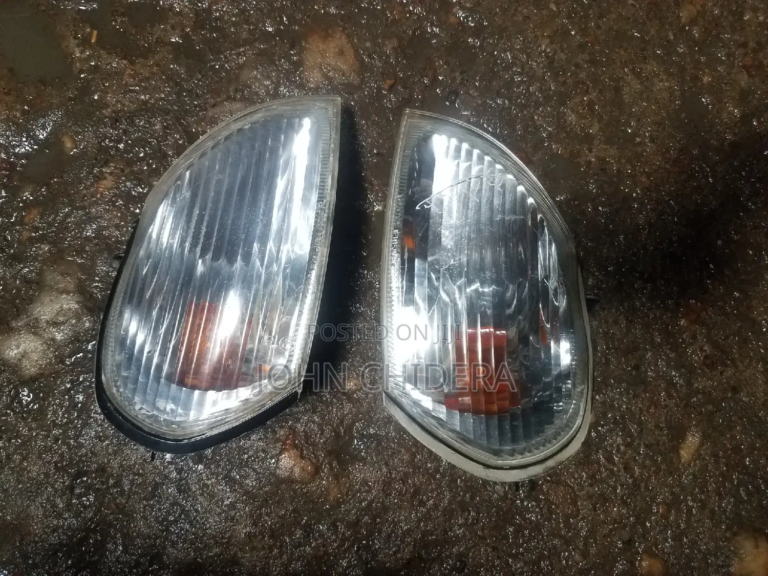 Set of Headlights With Pointer for Toyota Paso