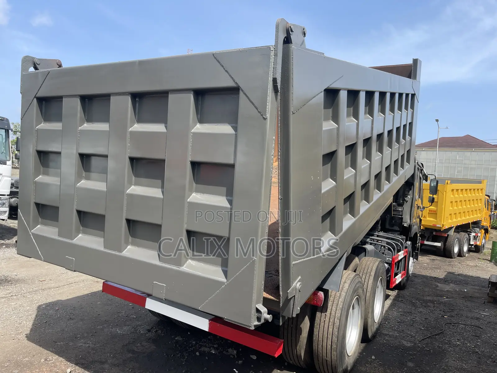 Foreign Used Howo Truck Tipper 10 Tyres.
