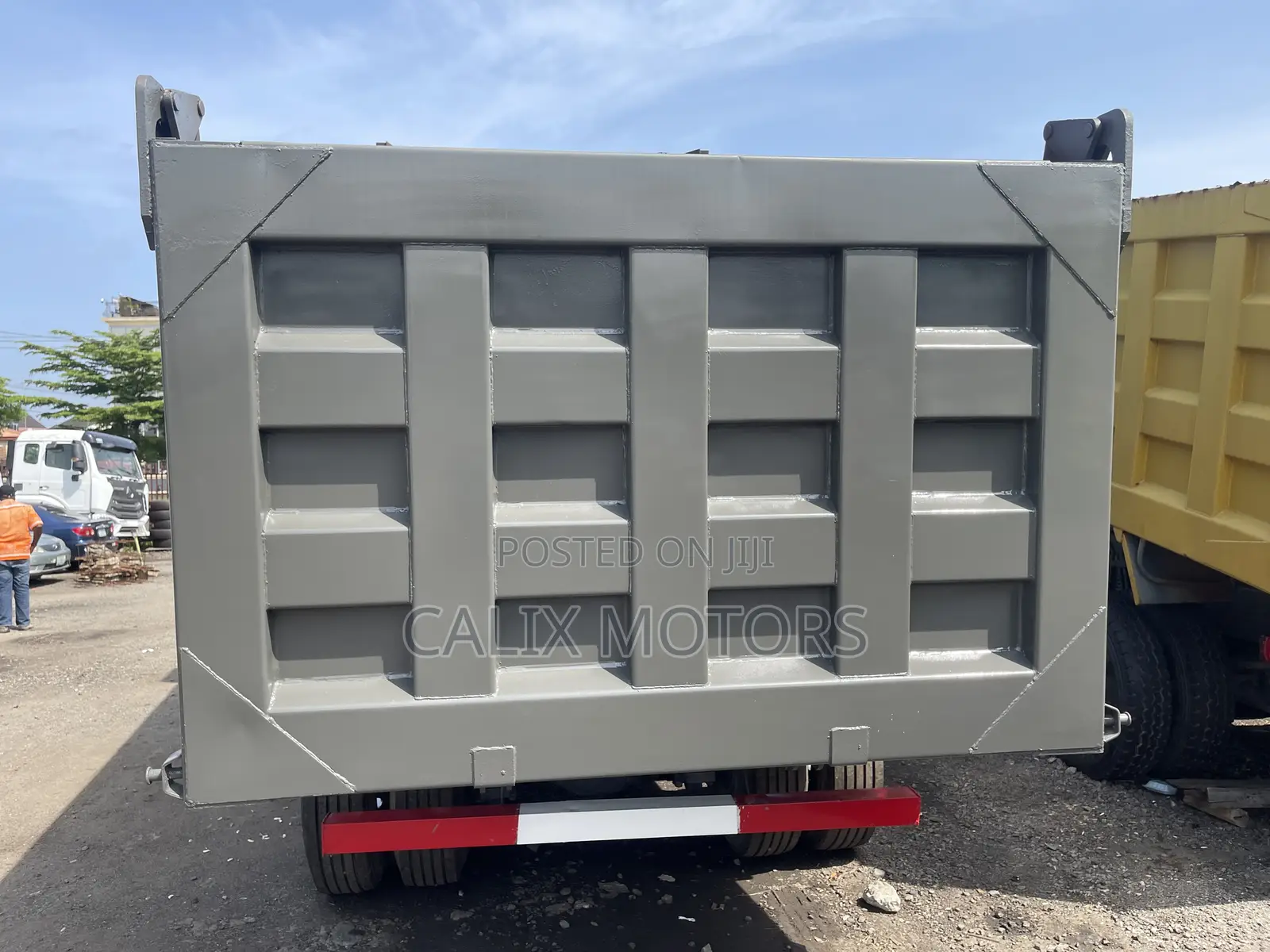 Foreign Used Howo Truck Tipper 10 Tyres.