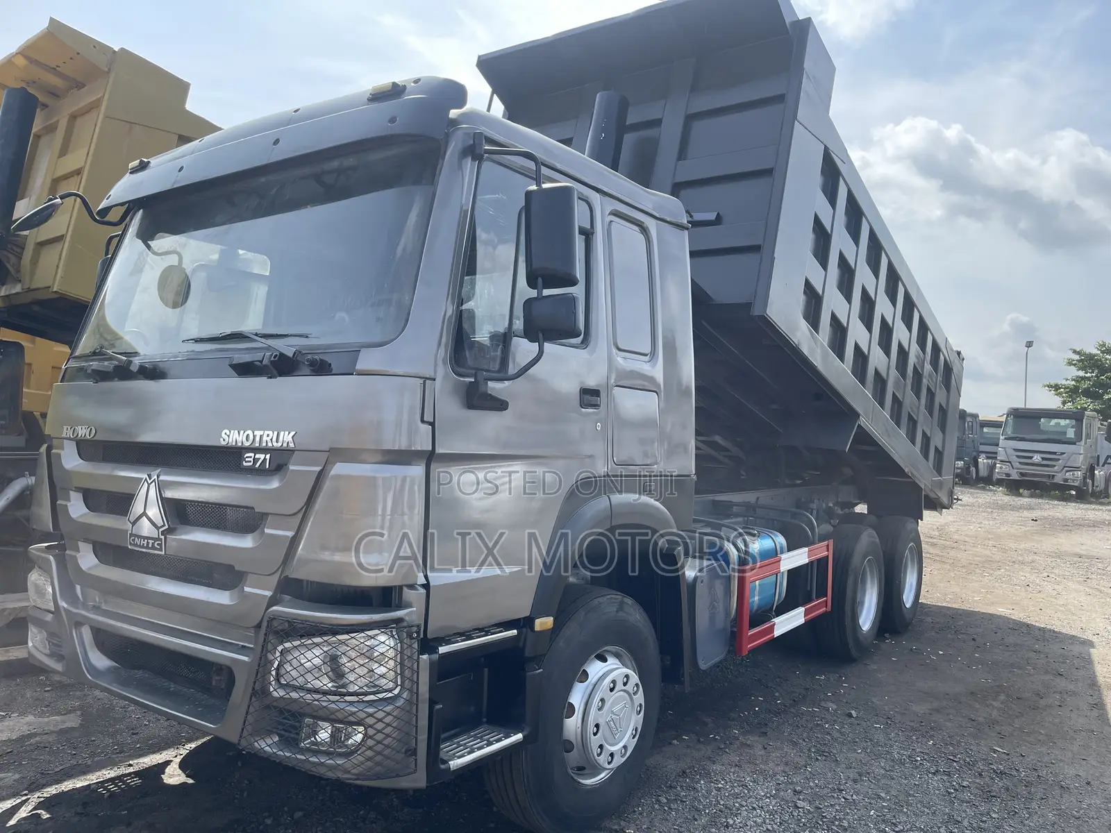 Foreign Used Howo Truck Tipper 10 Tyres.