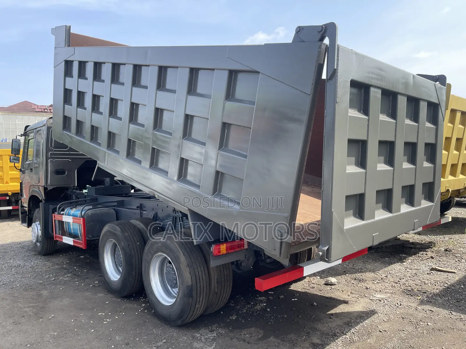 Foreign Used Howo Truck Tipper 10 Tyres.
