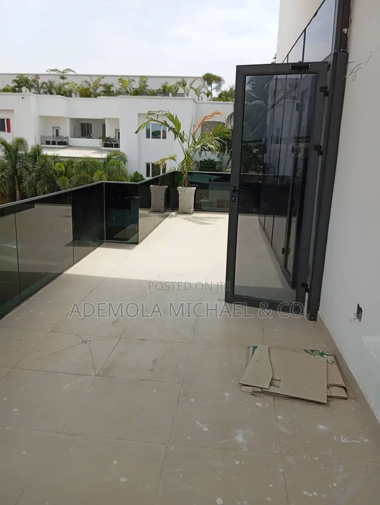 5bdrm Villa in Mini Estate, Maitama for sale