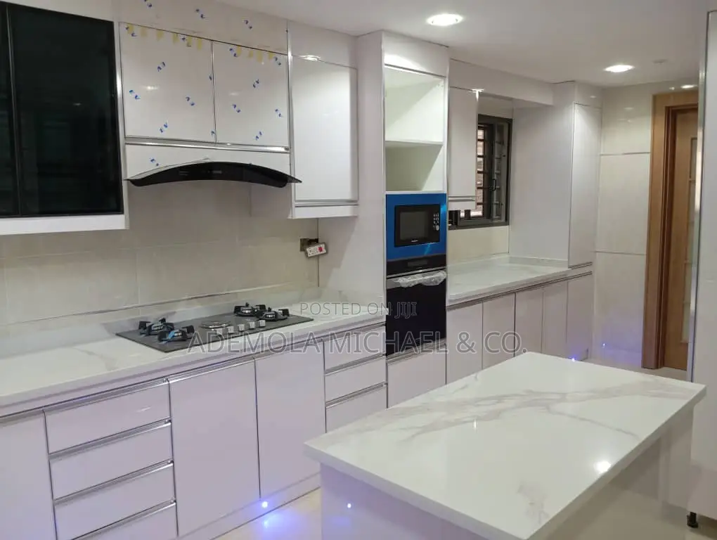 5bdrm Villa in Mini Estate, Maitama for sale