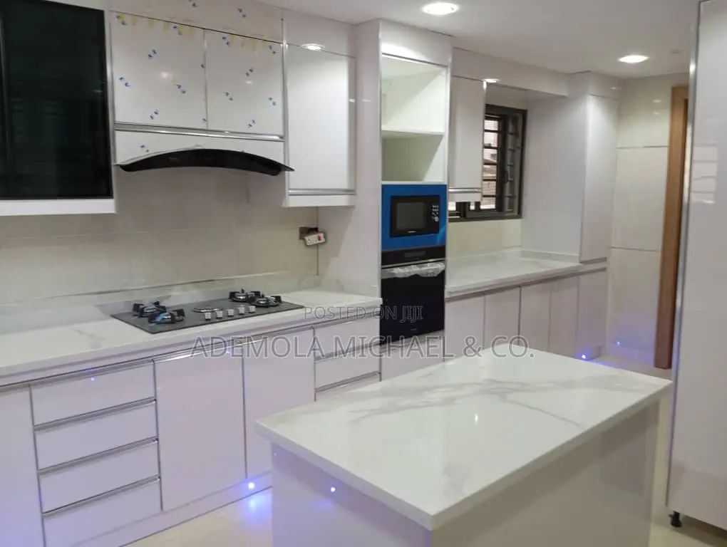 5bdrm Villa in Mini Estate, Maitama for sale
