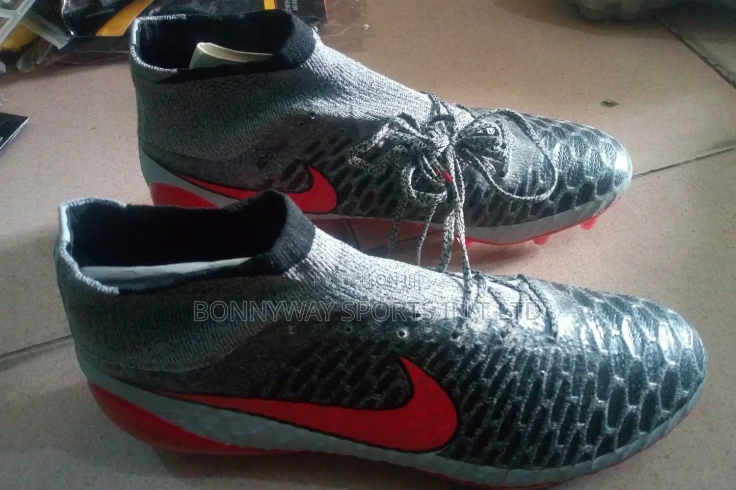 Size 40 Magister Ankle Soccer Boot