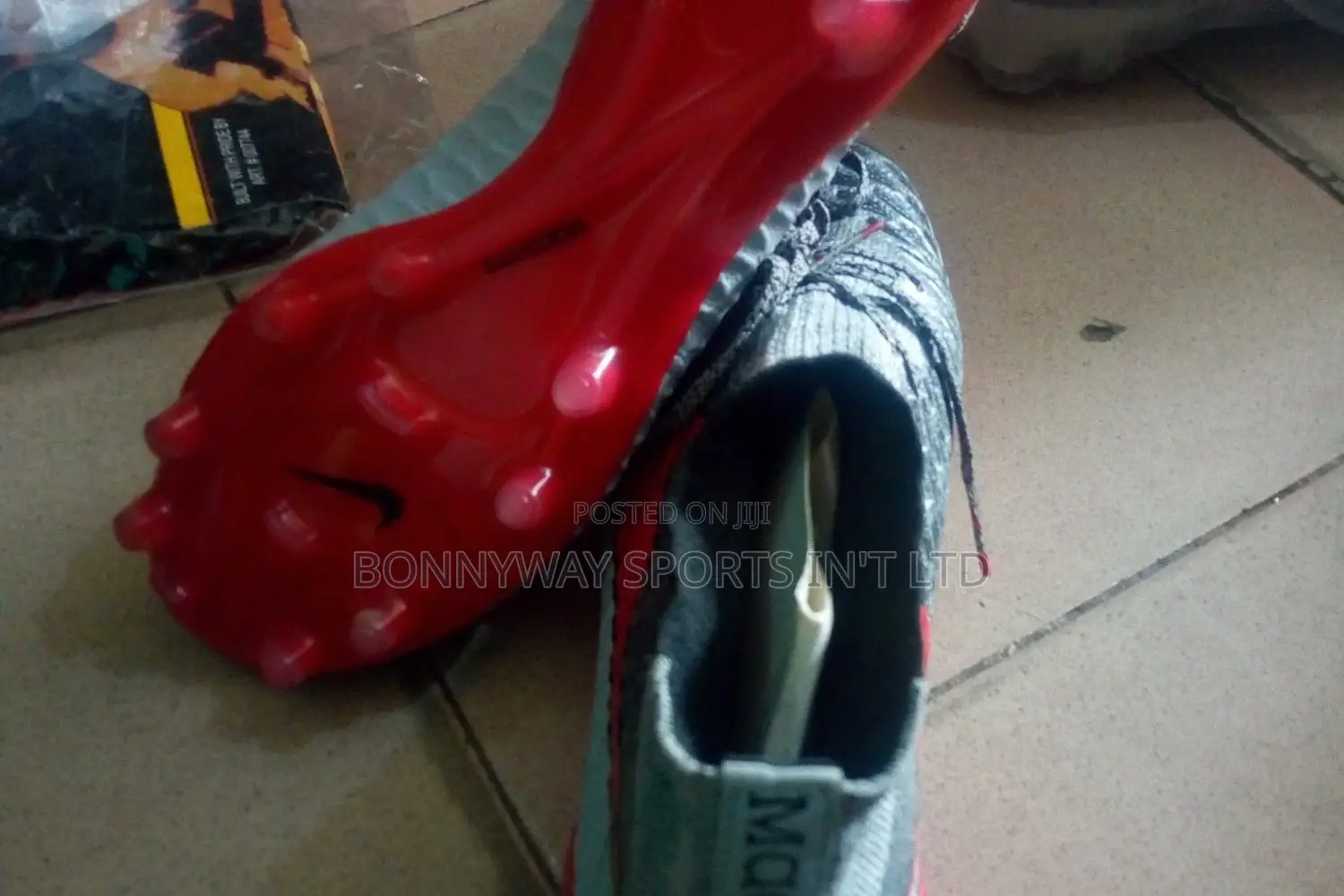Size 40 Magister Ankle Soccer Boot