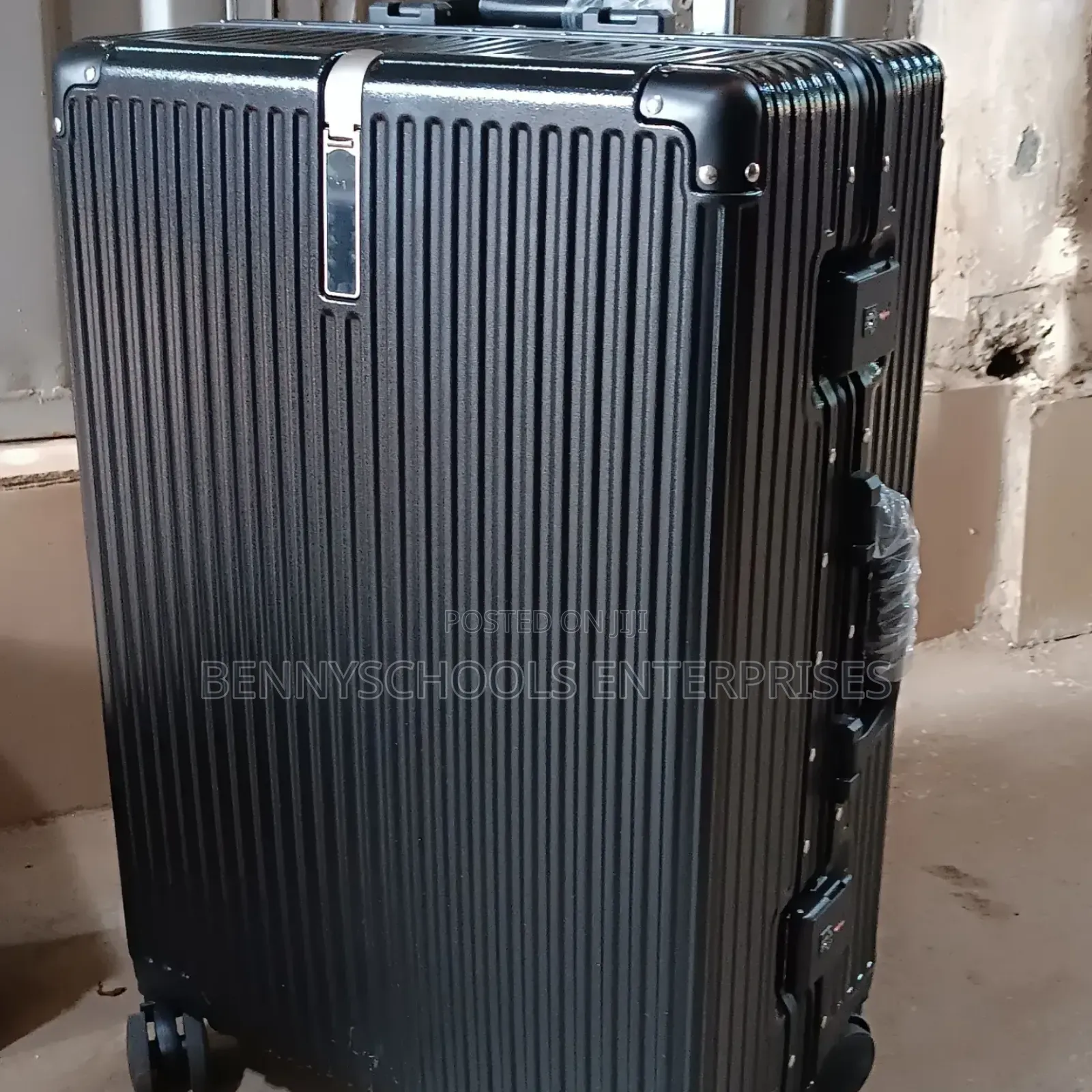 Small Hand Luggage Size Aluminium Travelling Luggage Box