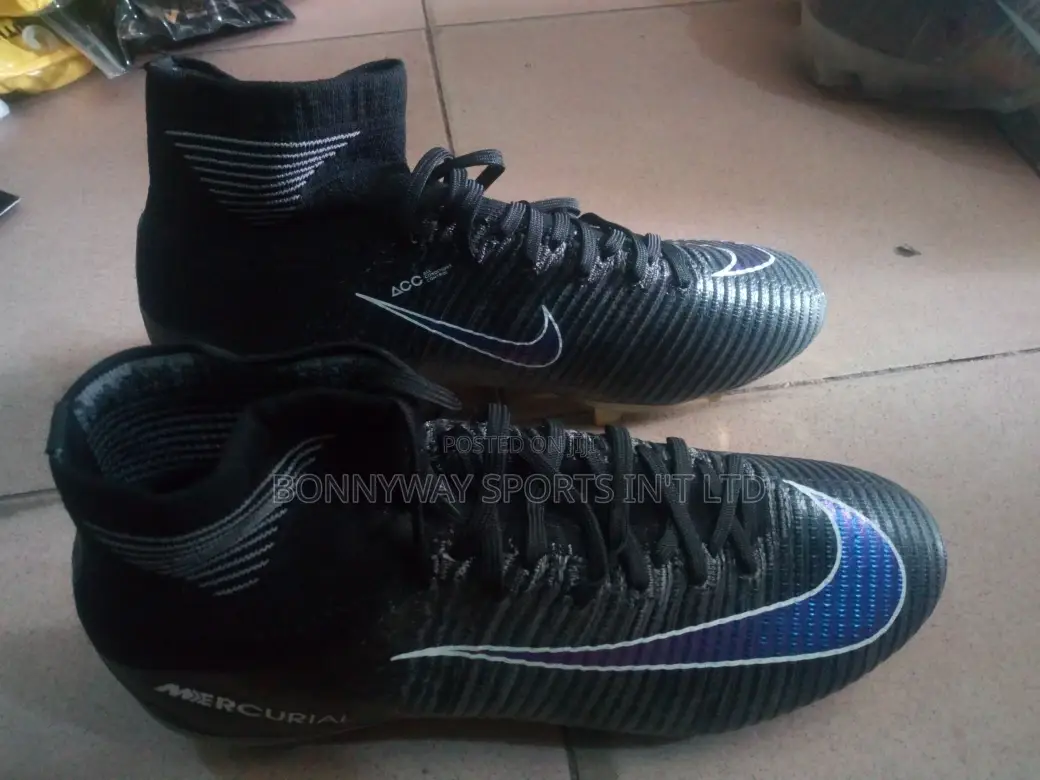 Size 39 Nike Mercurial Boot