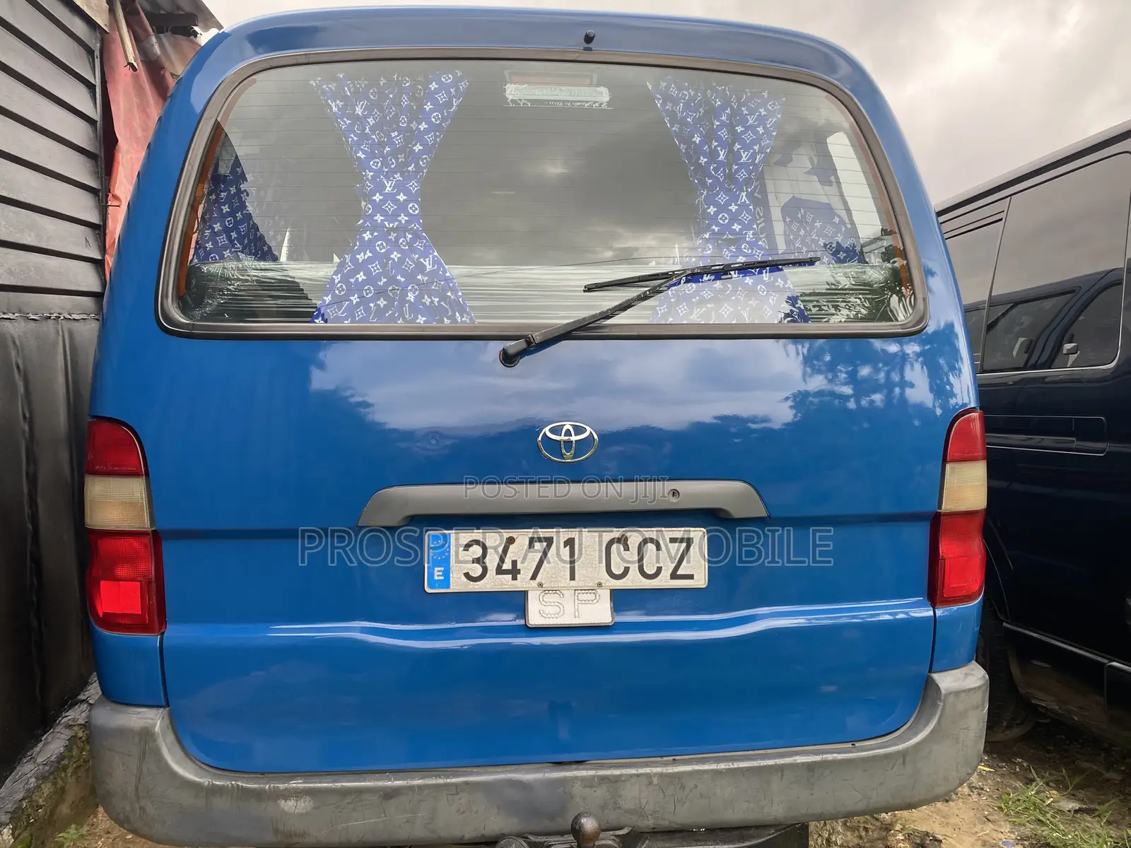 Toyota HiAce 2005 Blue