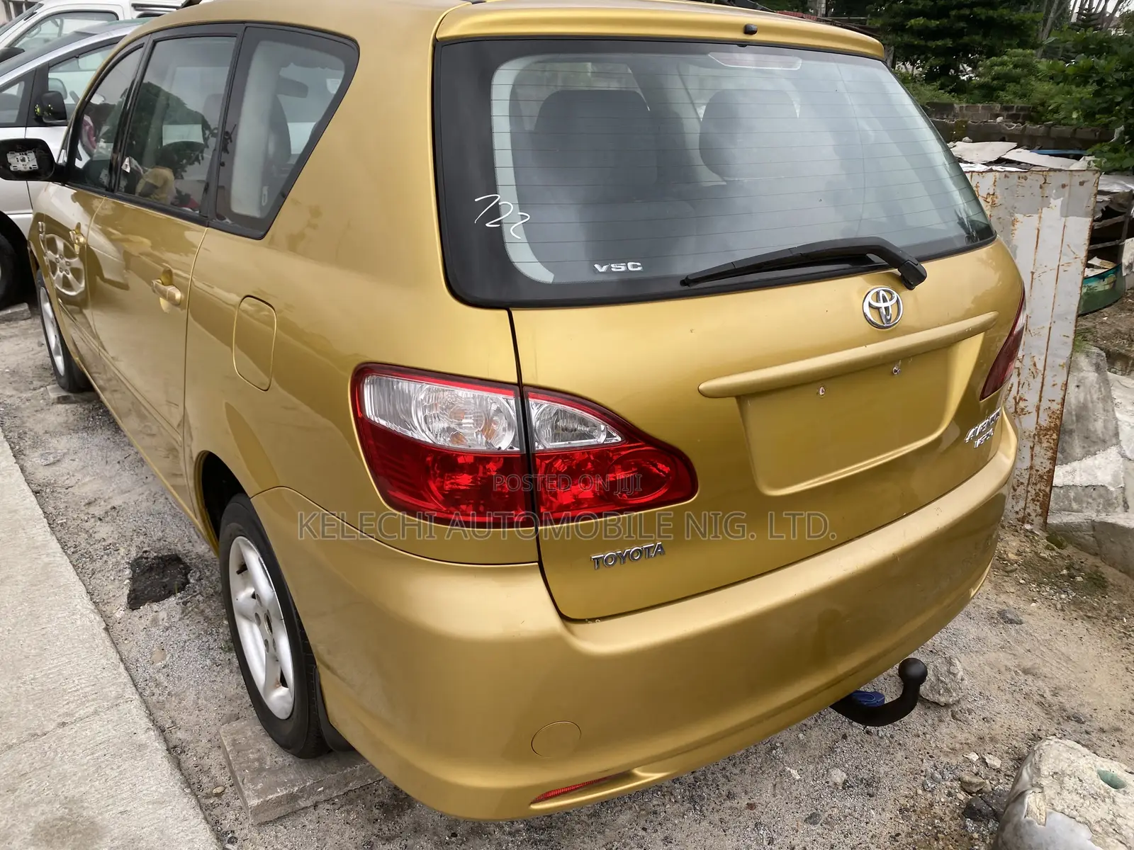 Toyota Avensis Verso 2.0 Petrol 2008 Gold