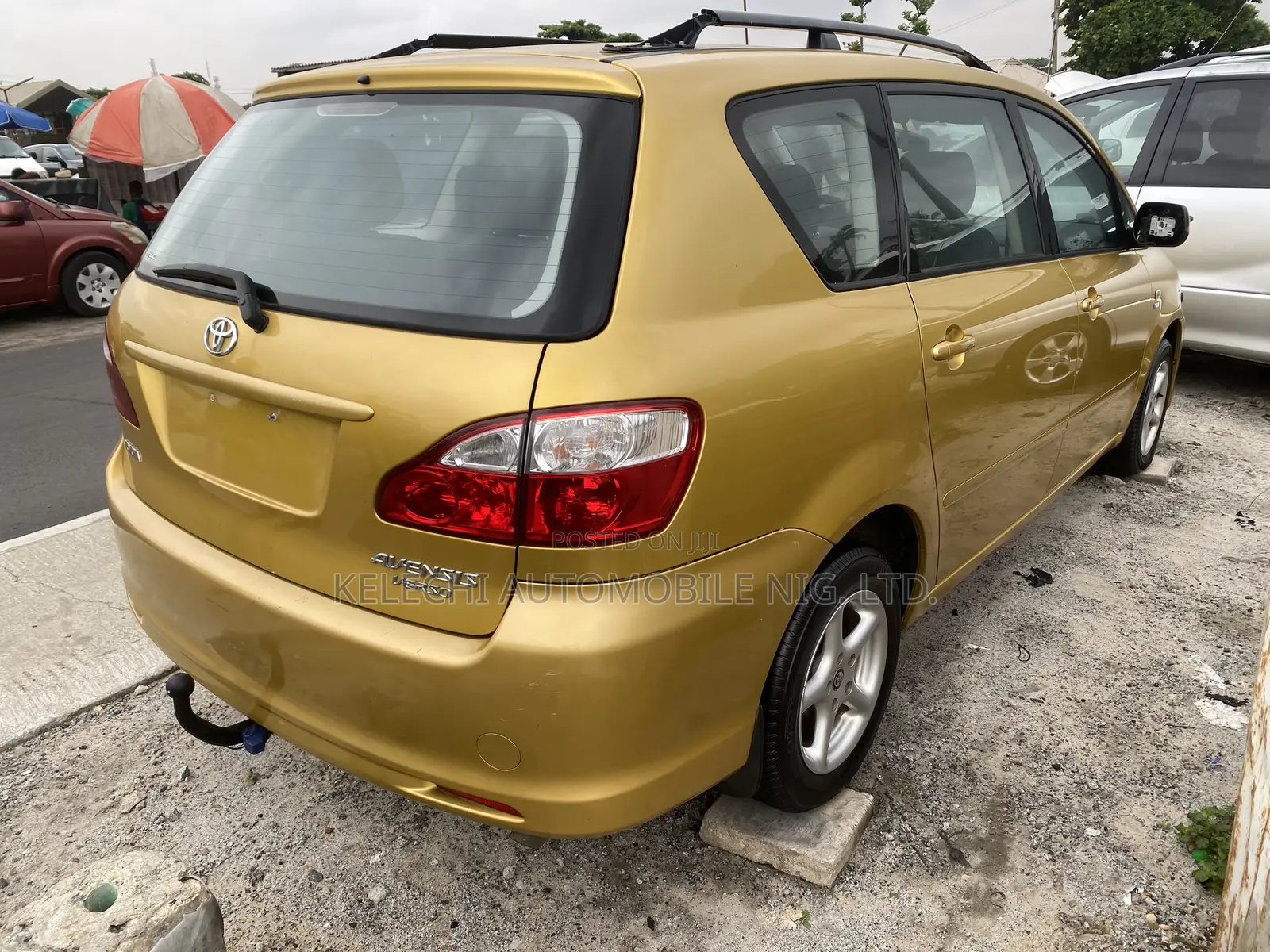 Toyota Avensis Verso 2.0 Petrol 2008 Gold