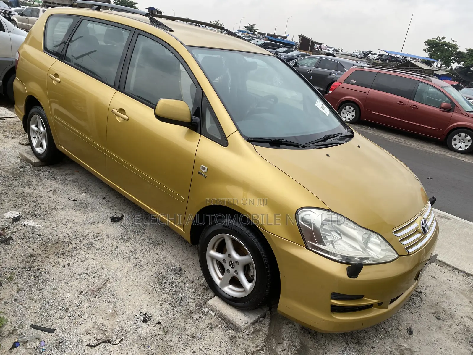 Toyota Avensis Verso 2.0 Petrol 2008 Gold