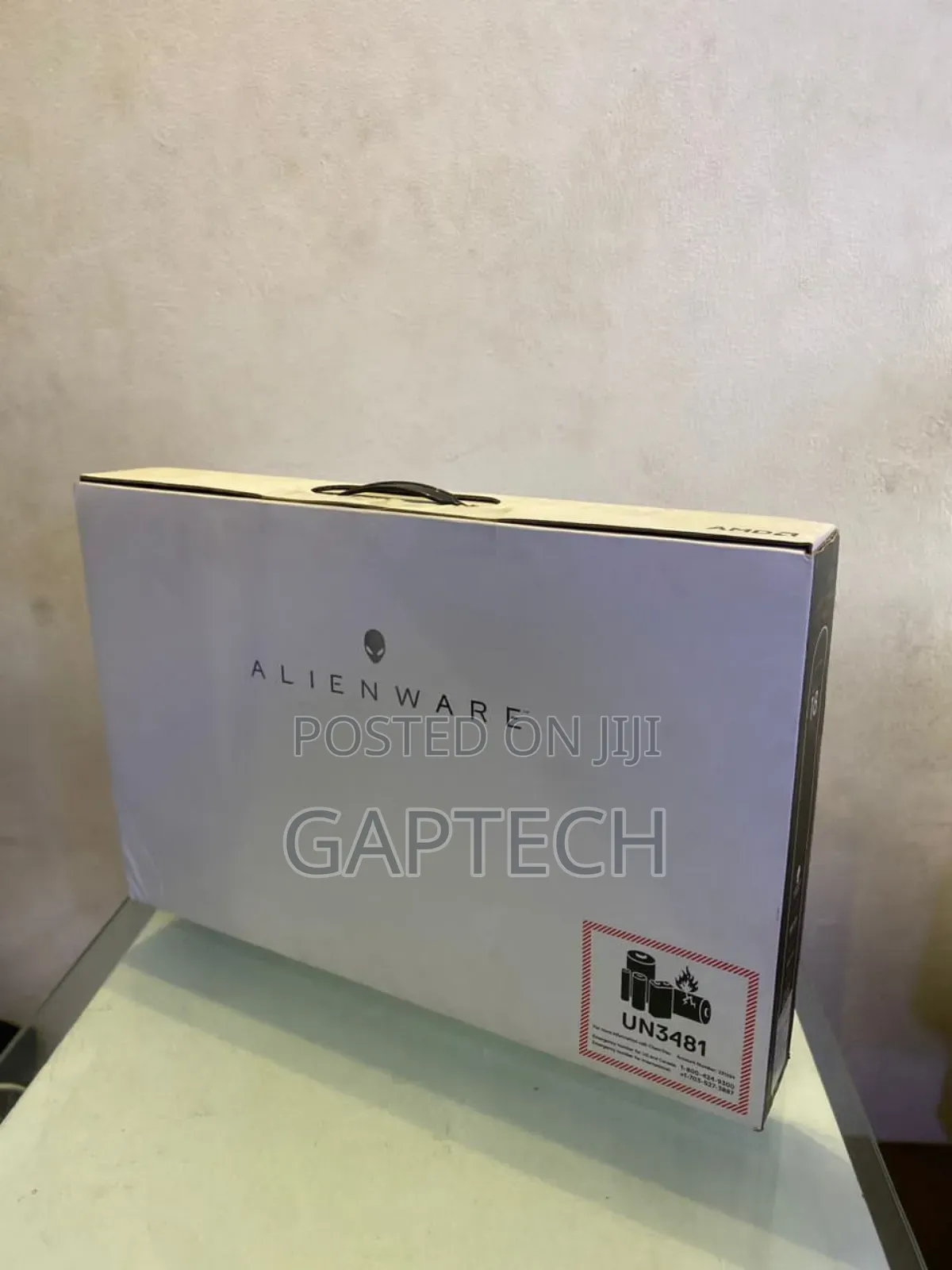 New Laptop Dell Allienware M18 R1 32GB AMD Ryzen 7 SSD 2T