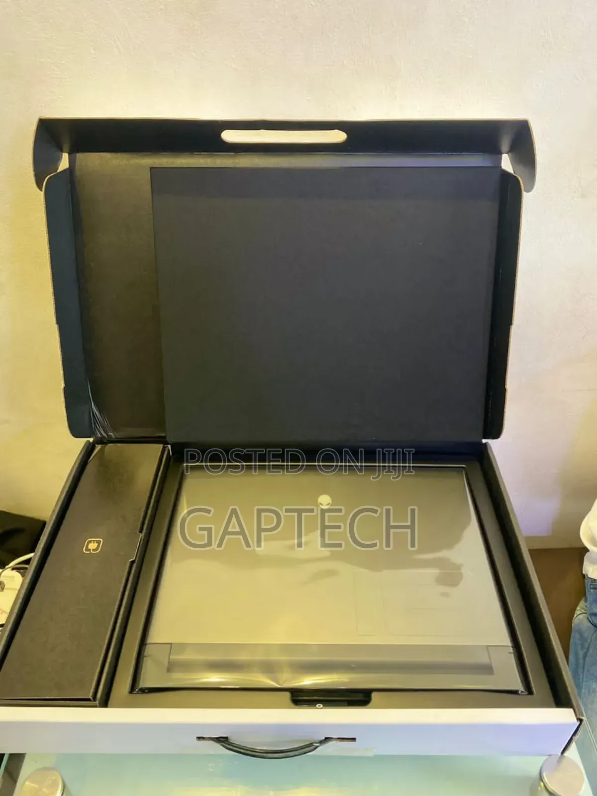 New Laptop Dell Allienware M18 R1 32GB AMD Ryzen 7 SSD 2T