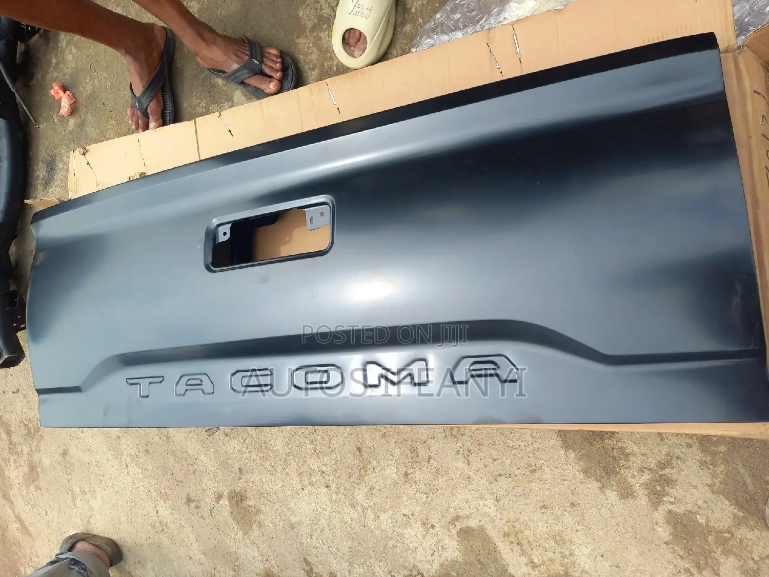 Booth for Toyota Tacoma 2022 Available Dm