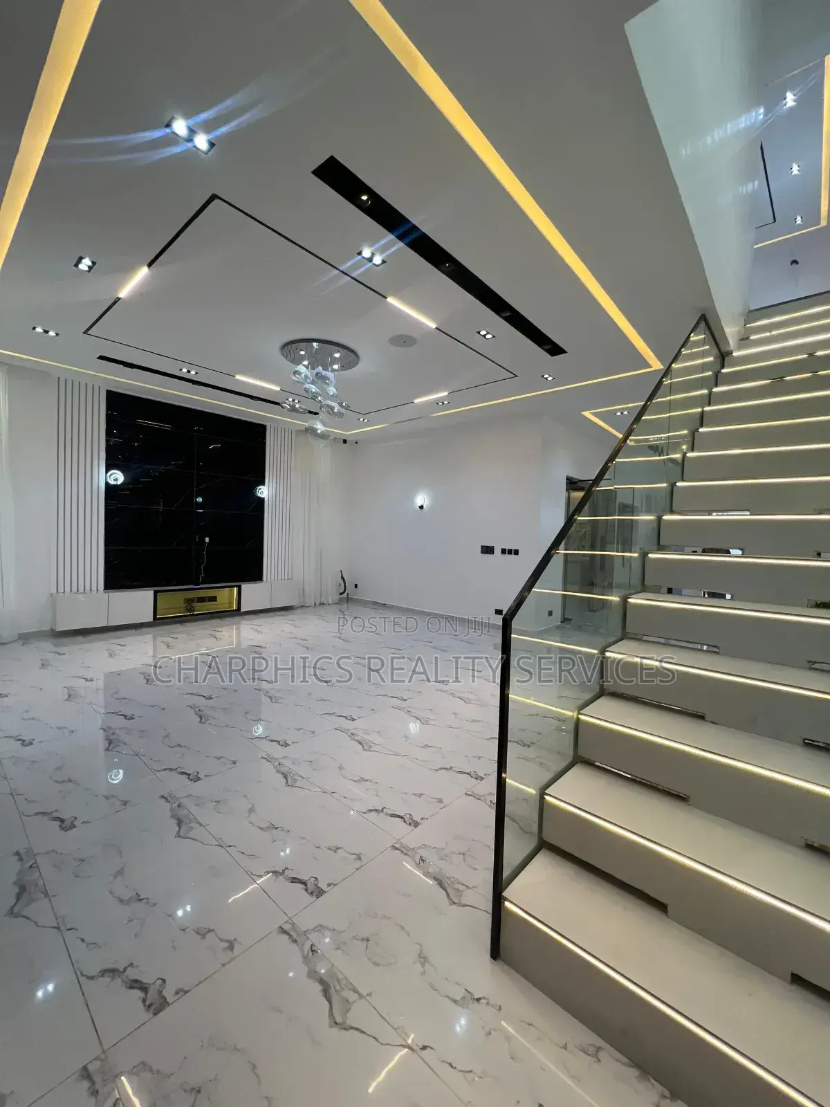 5bdrm Duplex in Chevron for sale