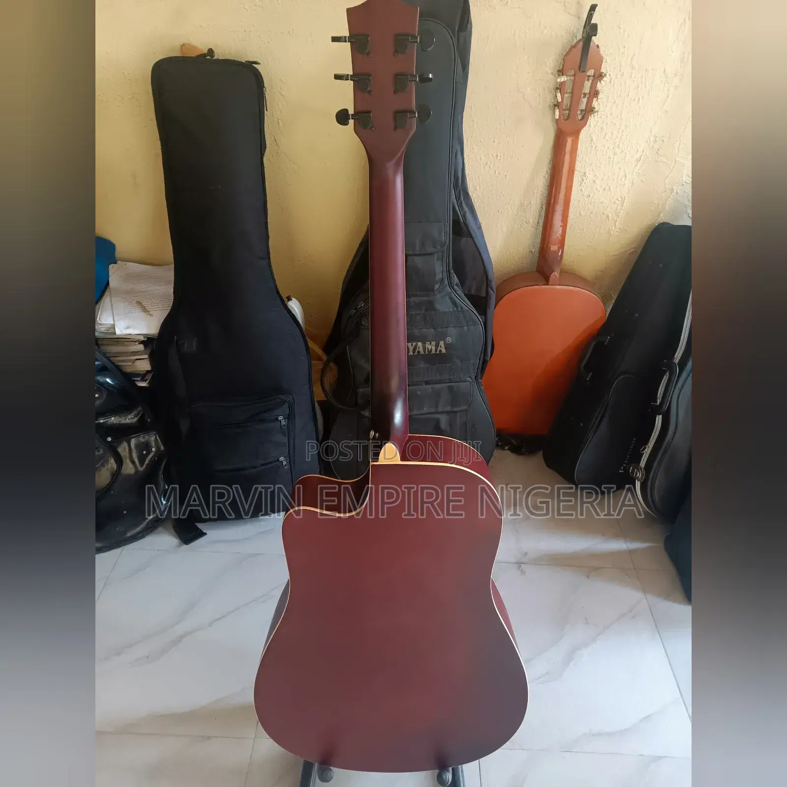 Standard Acoustic Guitar 39/40 + Free Bag + Set of String