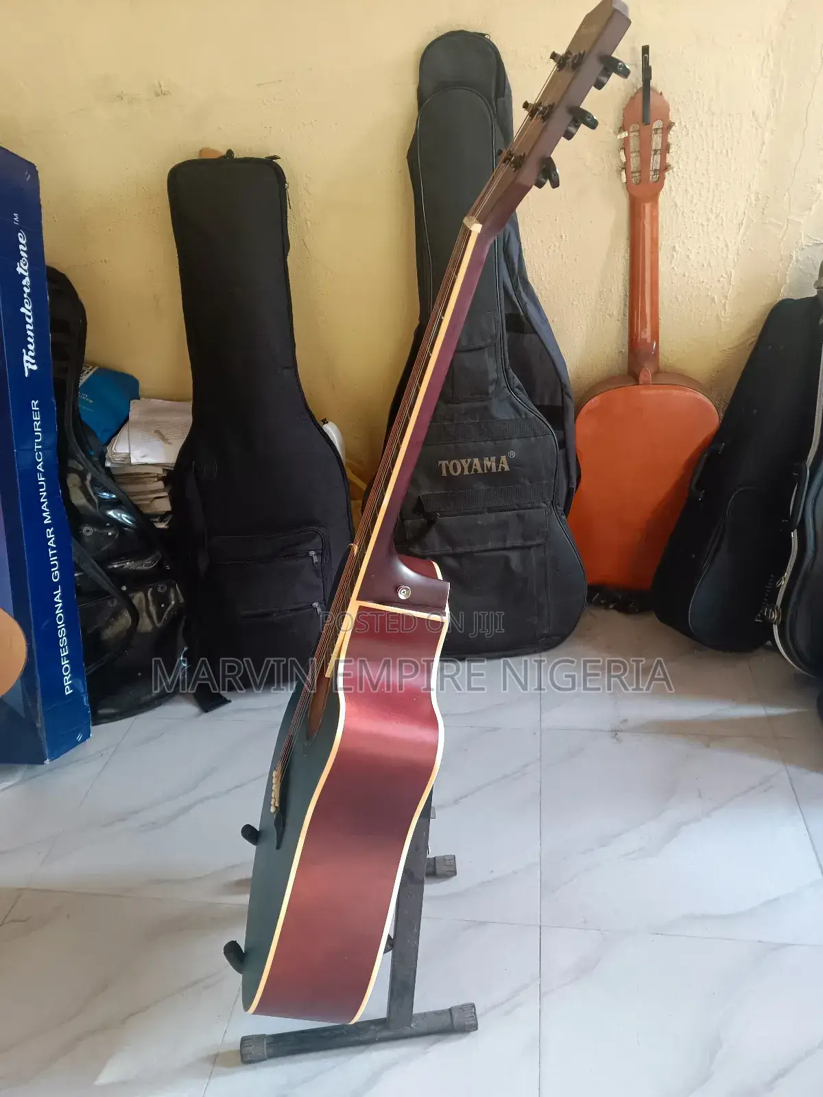 Standard Acoustic Guitar 39/40 + Free Bag + Set of String
