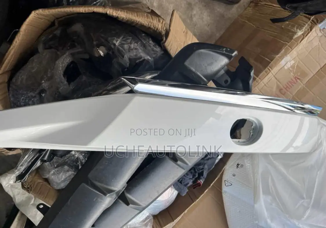 Rx350 2020 Back Booth Chrome Available as Seen