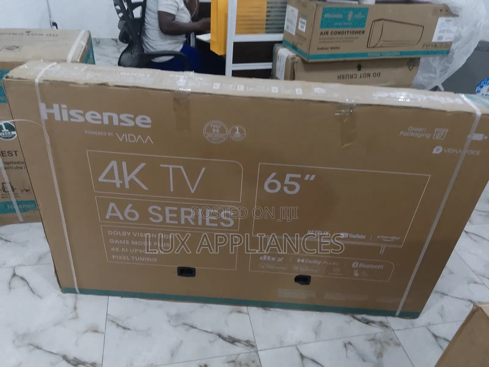 Smart Hisense 65 Inches TV