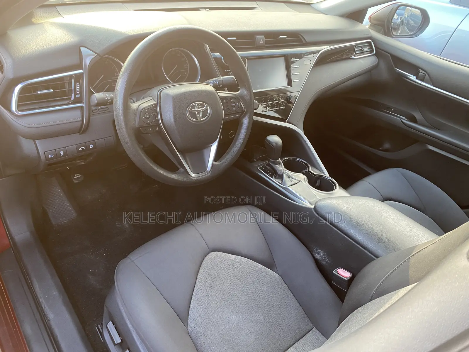 Toyota Camry LE FWD (2.5L 4cyl 8AM) 2018 Red