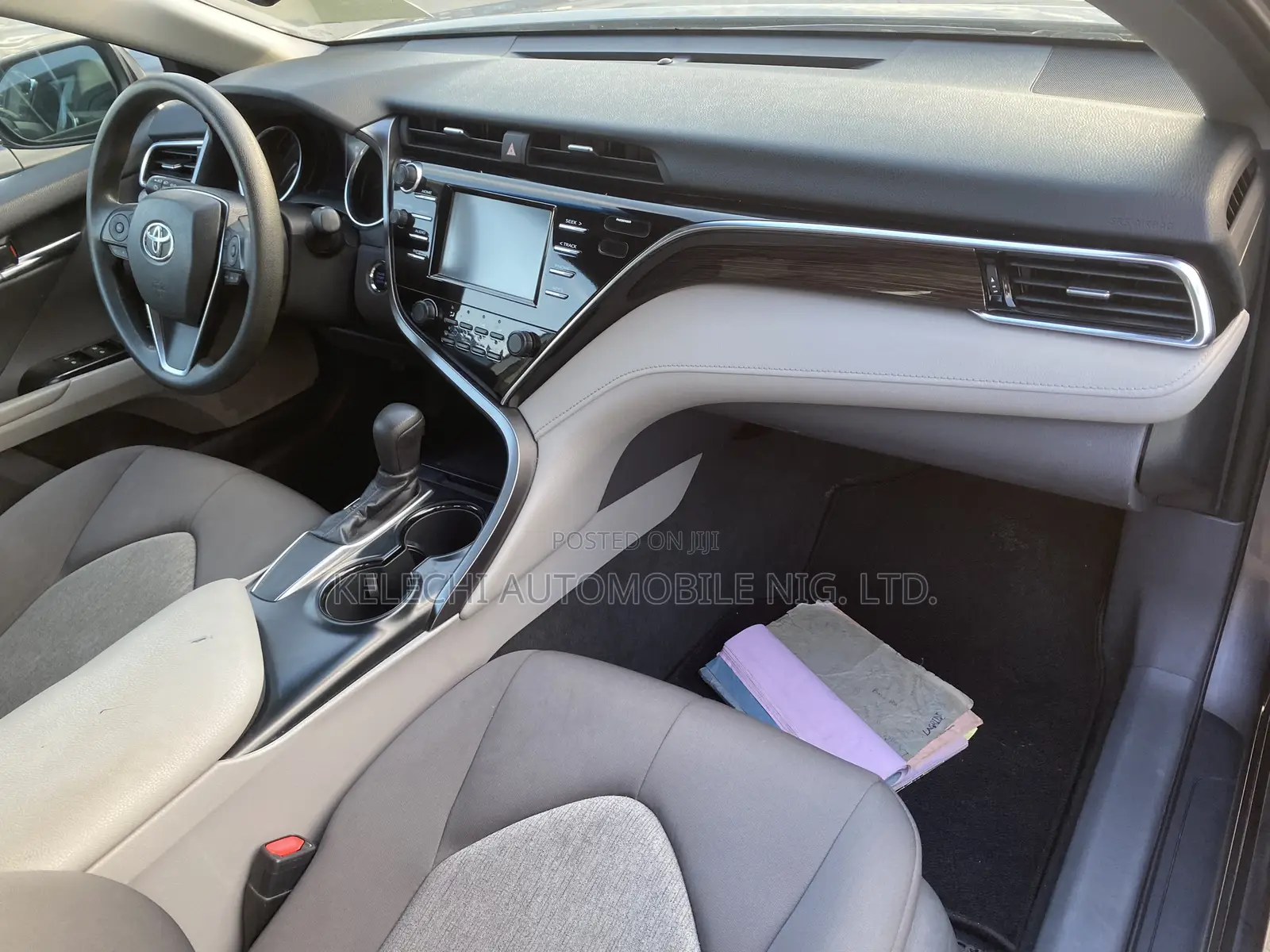 Toyota Camry LE FWD (2.5L 4cyl 8AM) 2018 Gray