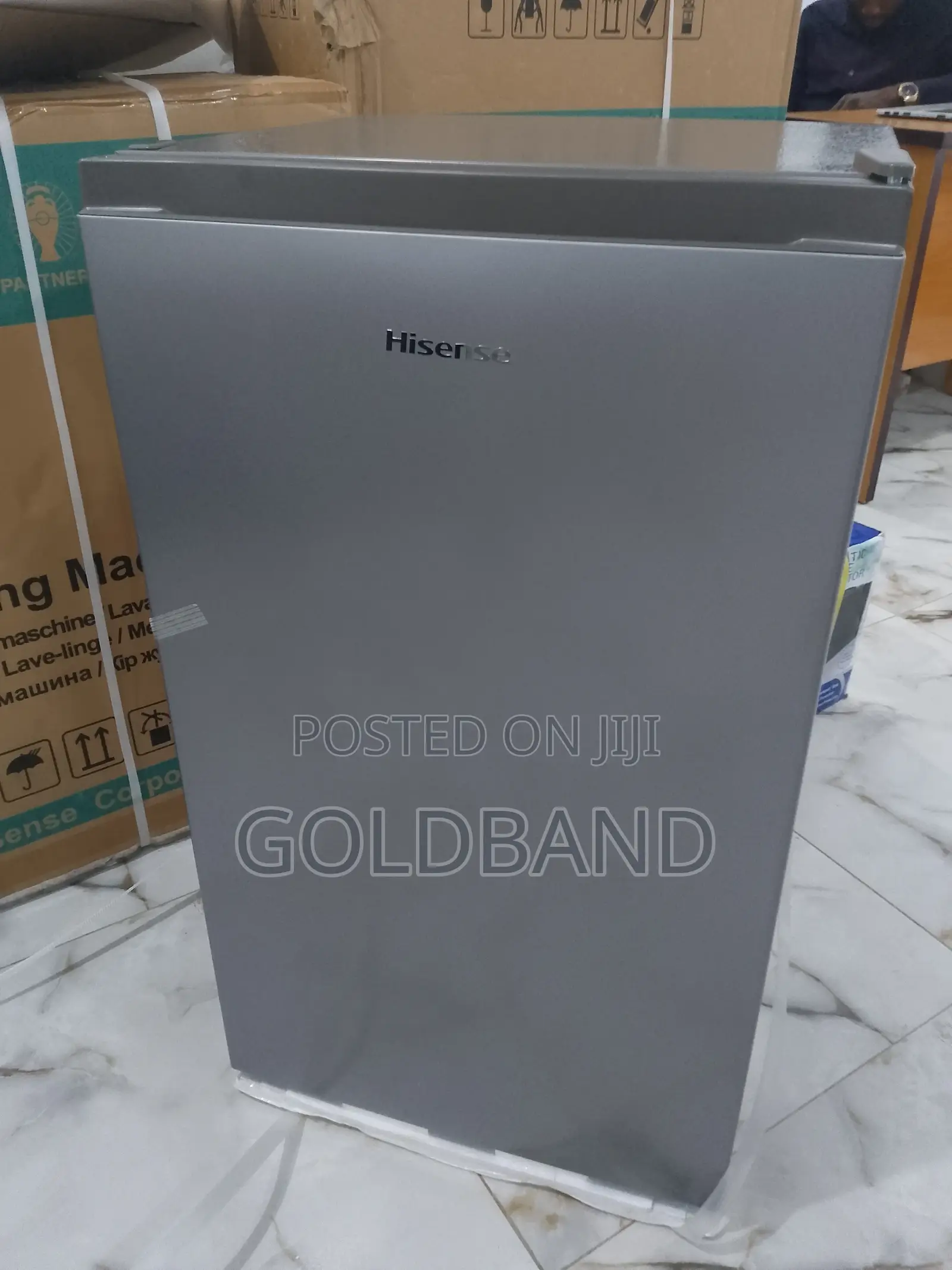 Standard Hisense 90L Refrigerator REF093DR