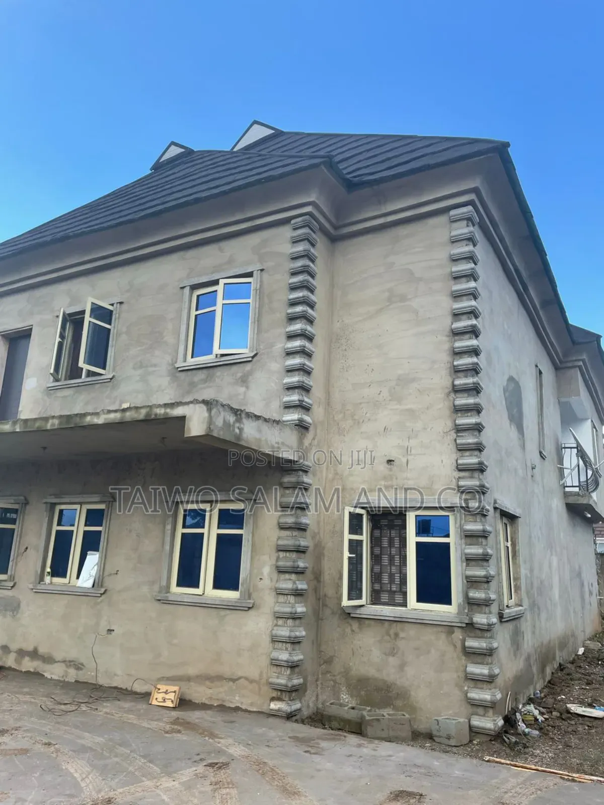 4bdrm Duplex in Jericho for sale