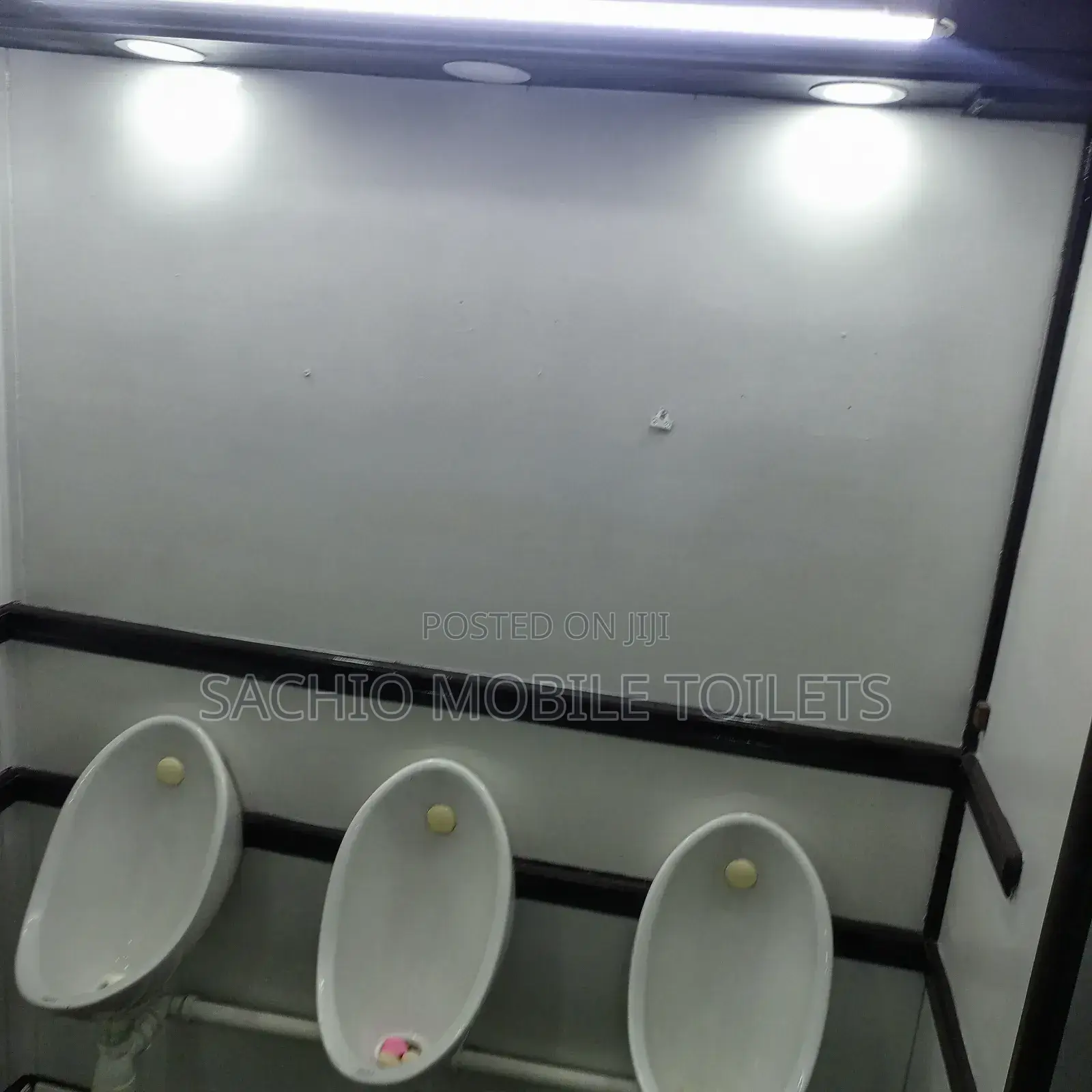 Host in Style: Luxury Mobile Toilets for Weddings Vip Even