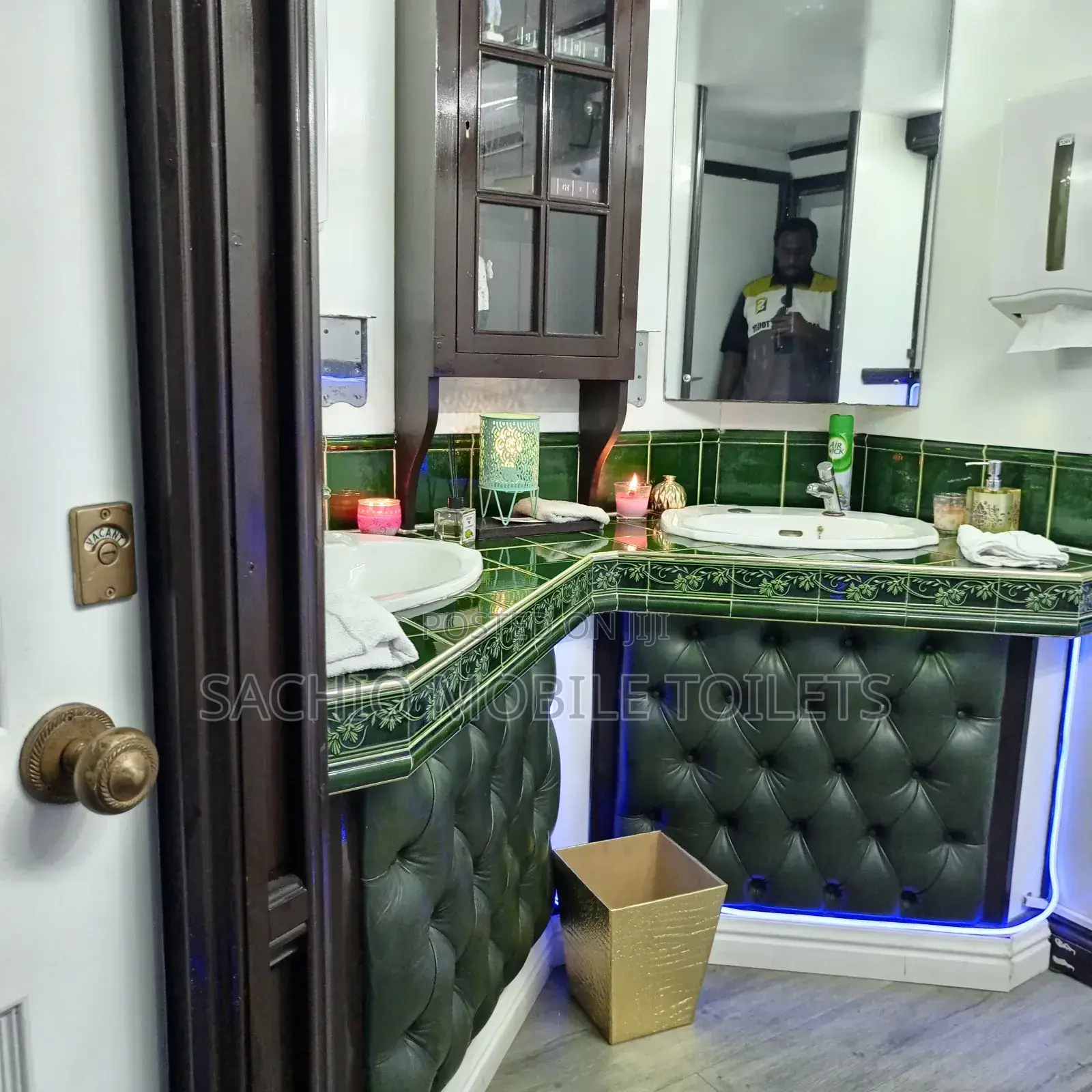 Host in Style: Luxury Mobile Toilets for Weddings Vip Even