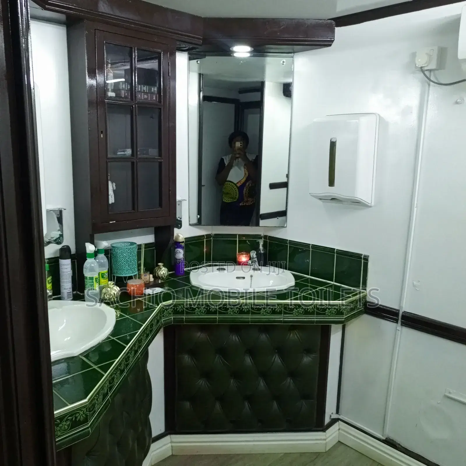 Host in Style: Luxury Mobile Toilets for Weddings Vip Even