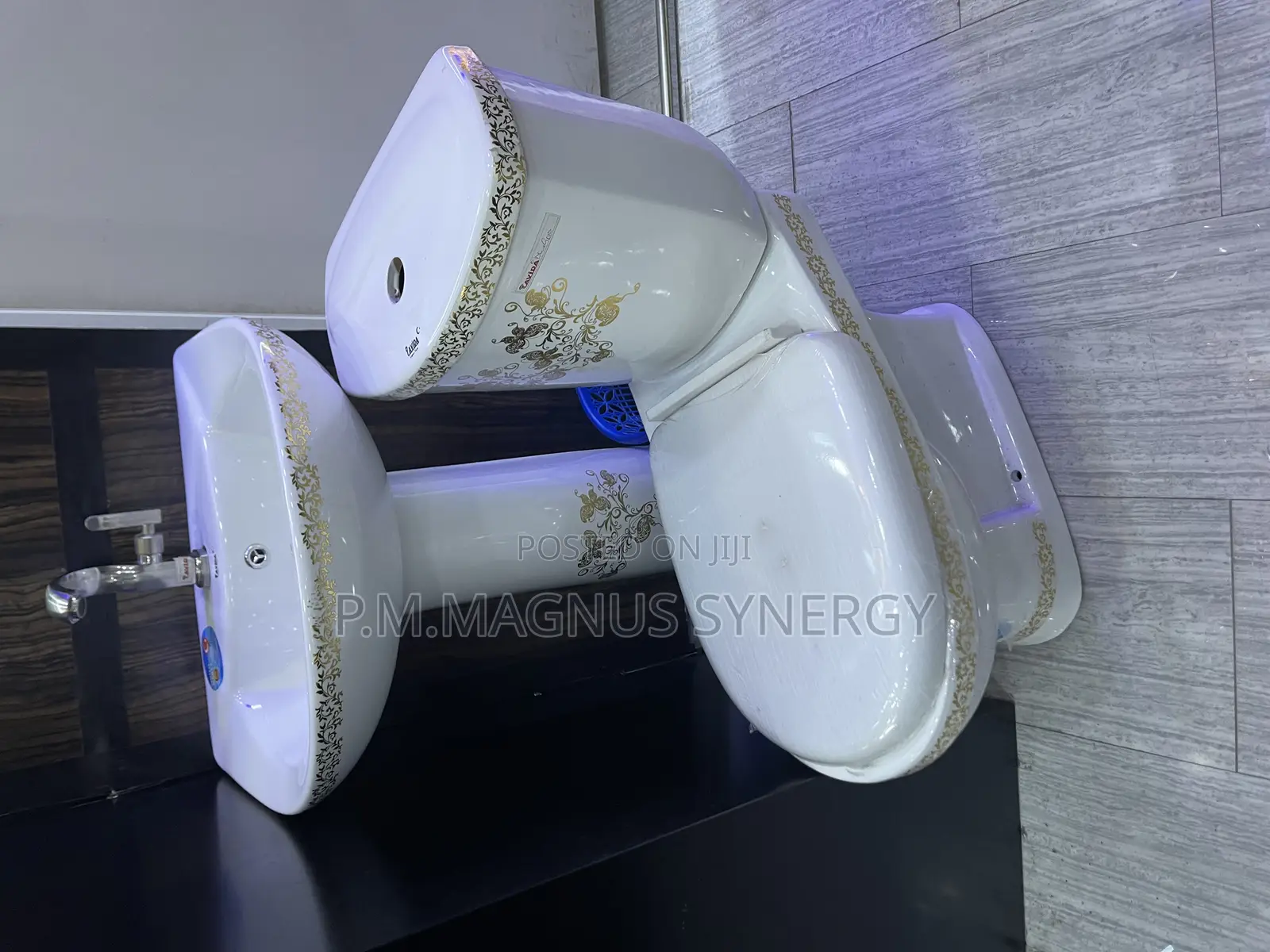 England Standard Gold Design Toilet.