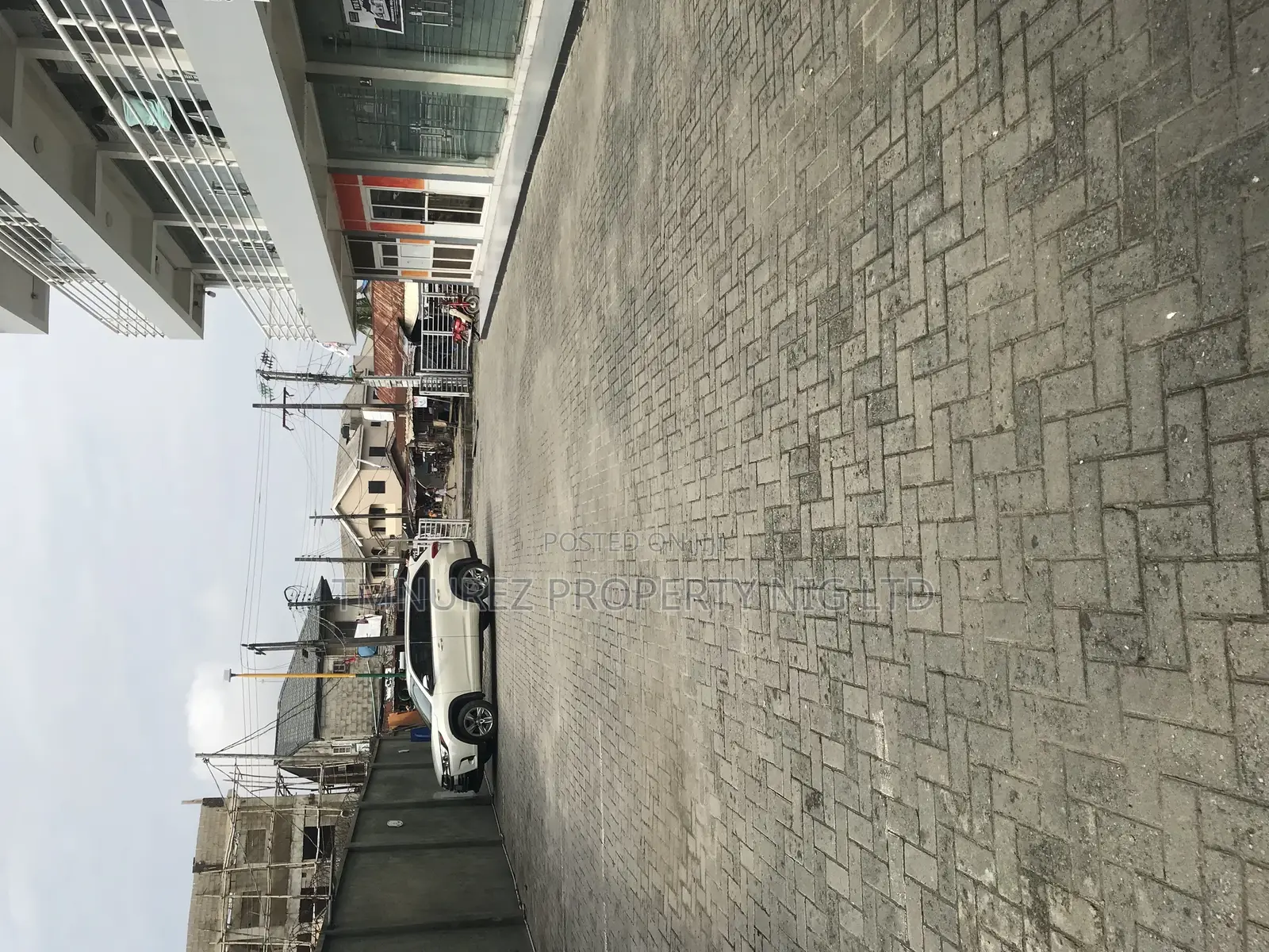 SHOP Very Standard in a Busy Area Igbo Efon Lekki for Sale