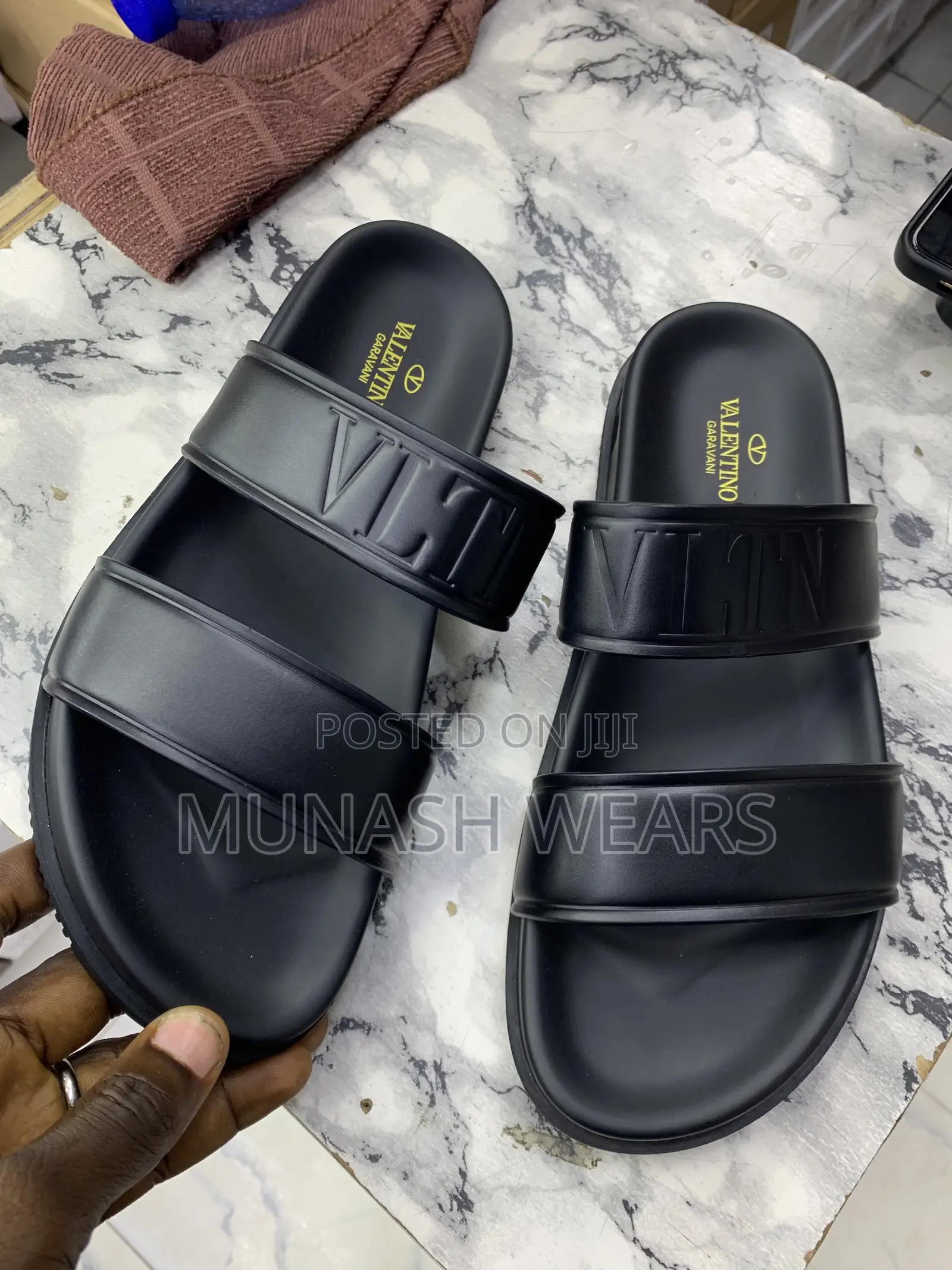Valentino Slipers