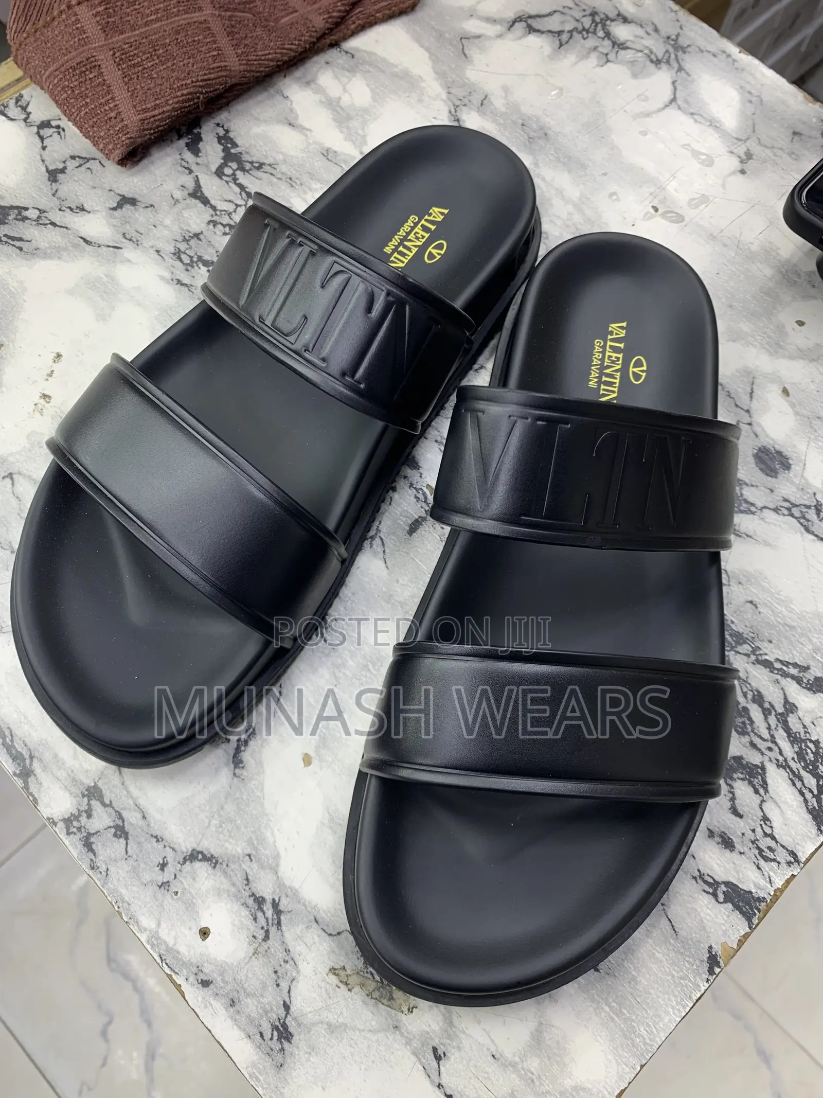 Valentino Slipers