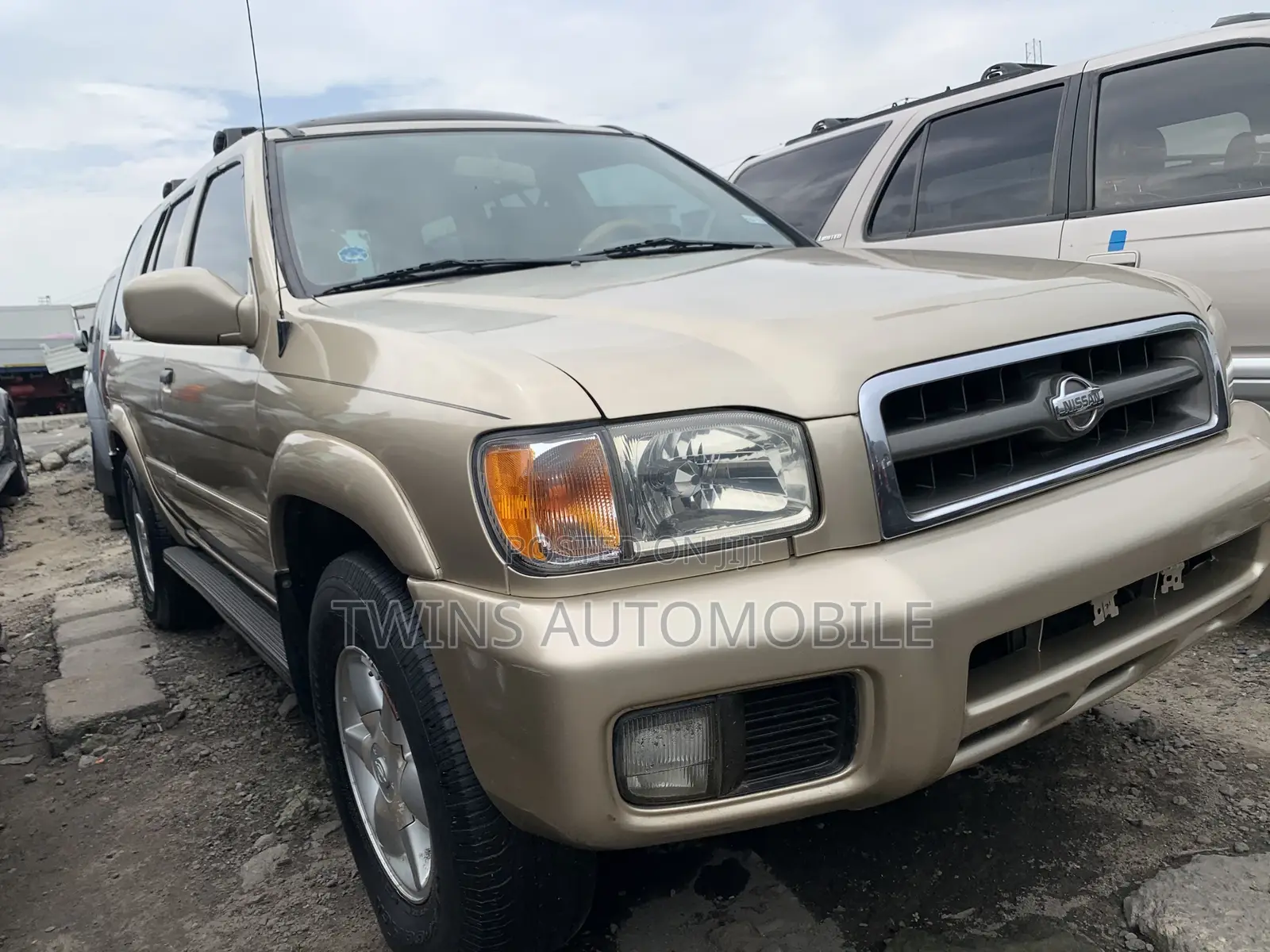Nissan Pathfinder LE AWD SUV (3.5L 6cyl 4A) 2003 Gold