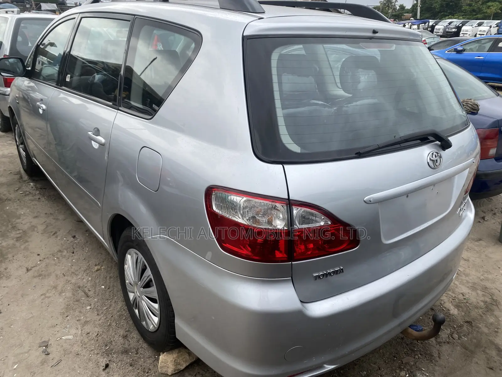 Toyota Avensis Verso 2.0 Petrol 2006 Silver