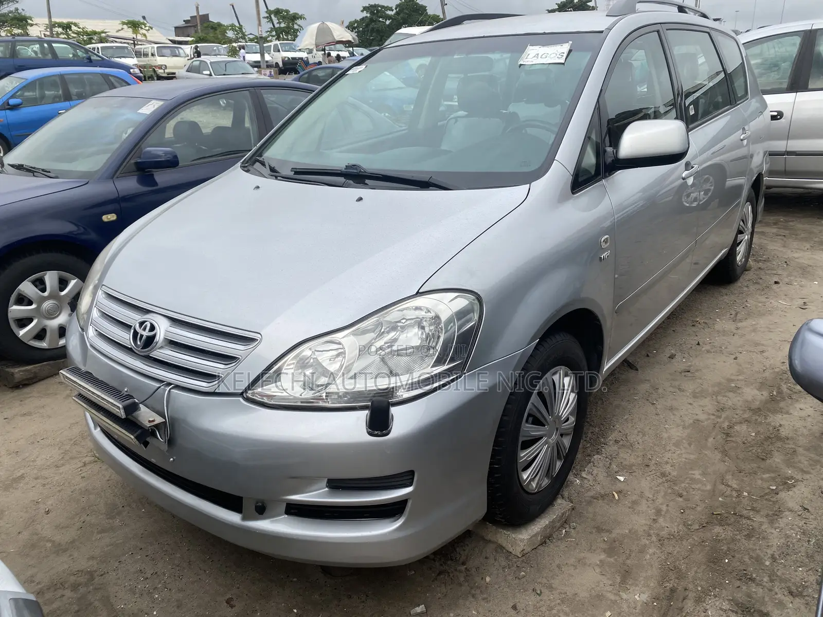 Toyota Avensis Verso 2.0 Petrol 2006 Silver