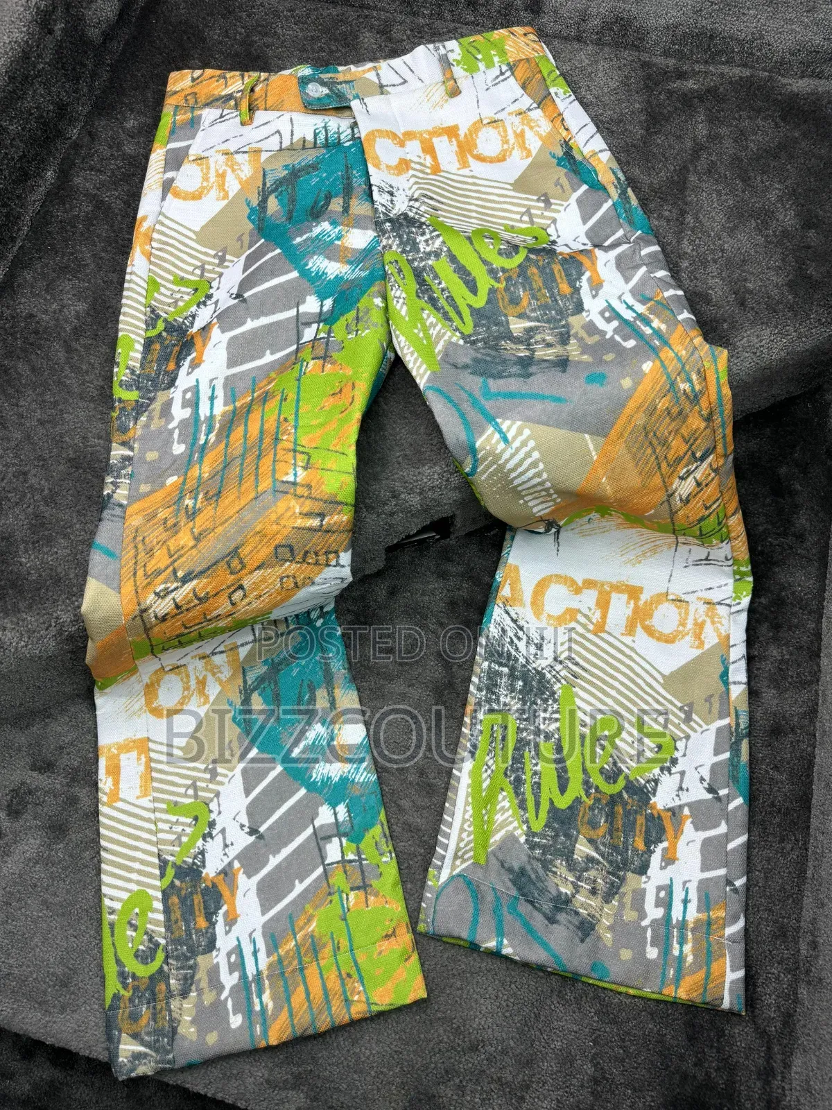 Original Luxury Vintage Baggy Jeans Available in Store