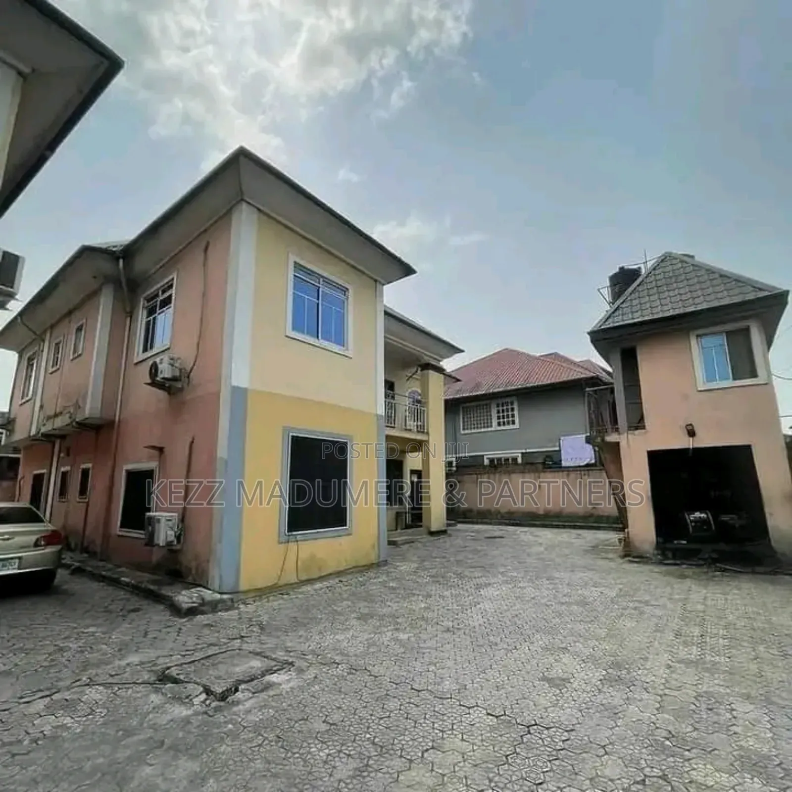 9bdrm Block of Flats in New Gra , Port for sale