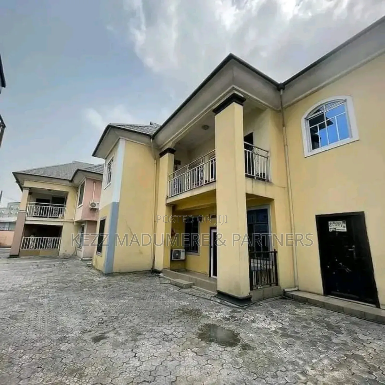 9bdrm Block of Flats in New Gra , Port for sale