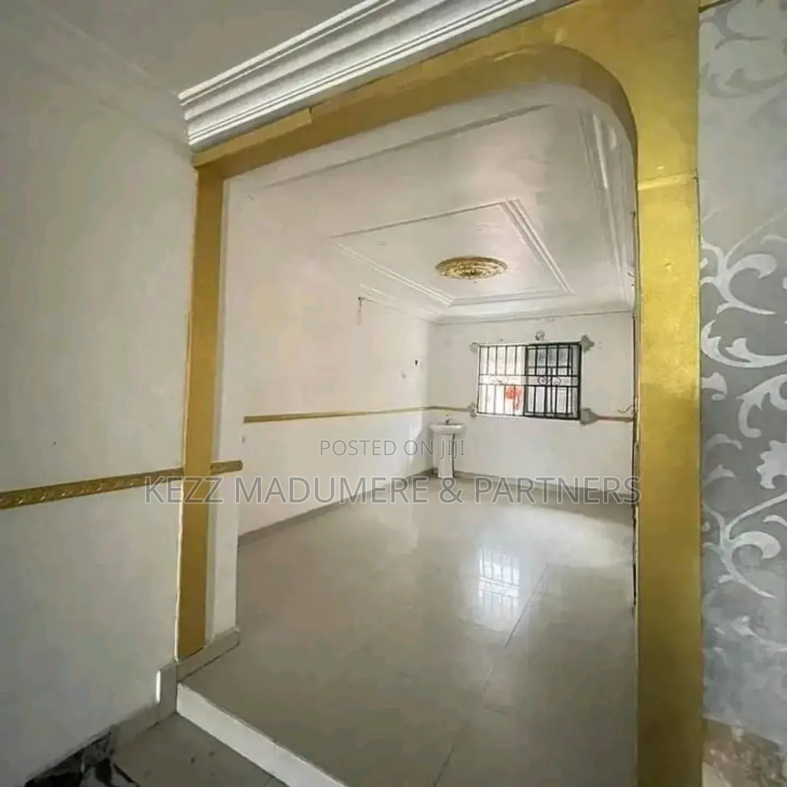 9bdrm Block of Flats in New Gra , Port for sale