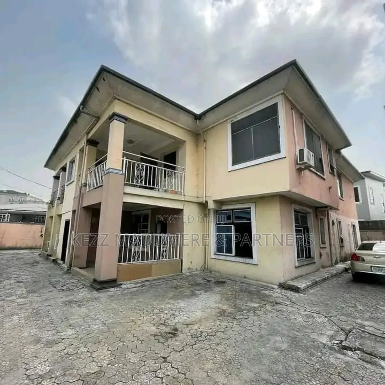 9bdrm Block of Flats in New Gra , Port for sale