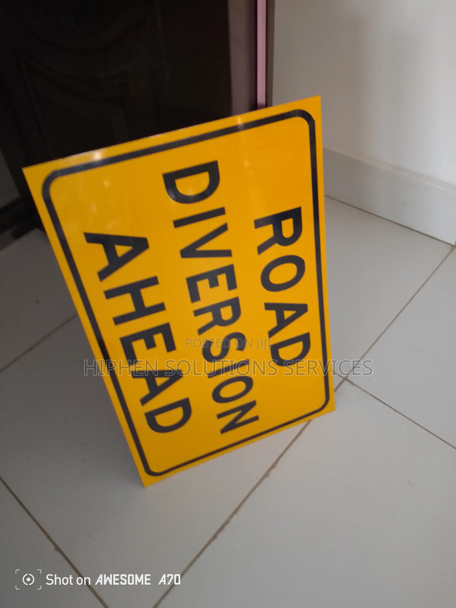 Diversion (Arrow Right) Temporary Traffic Sign
